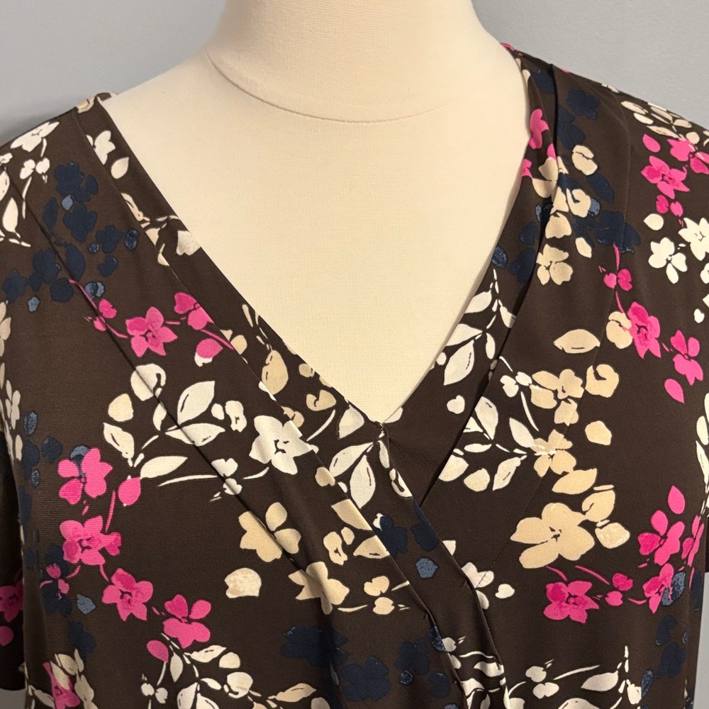 Lane Bryant brown Short Sleeve V-Neck Floral blouse with Pink & White Blossoms - Picture 3 of 7